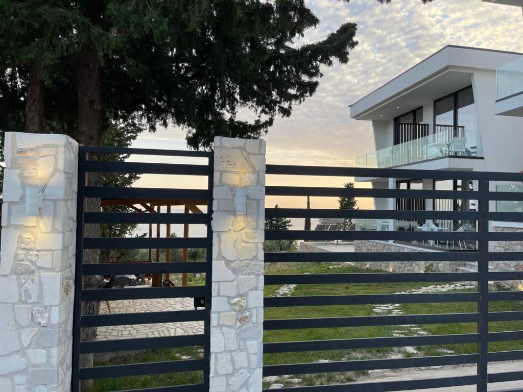 Summer Wine Boutique Hotel Dhërmi Eksteriør billede