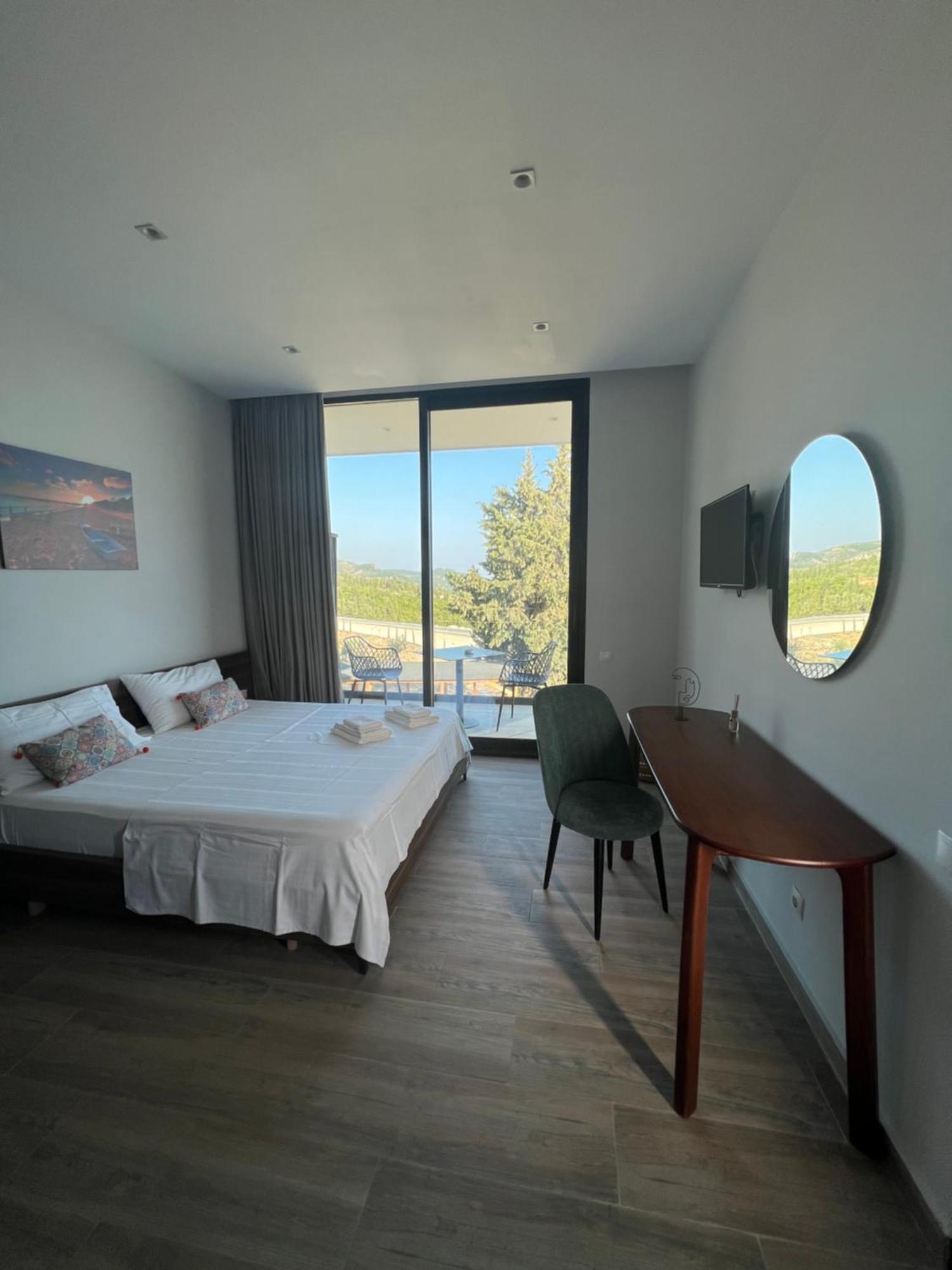Summer Wine Boutique Hotel Dhërmi Eksteriør billede